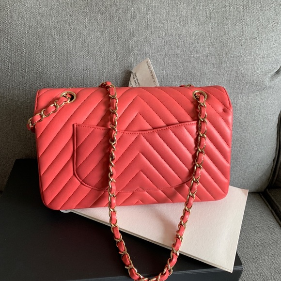 Chanel Chevron medium classic flap bag coral - Picture 12 of 12